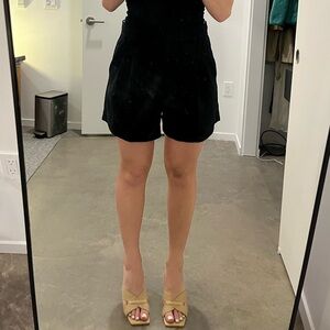 Wilfred Aritzia Effortless Short Size 8